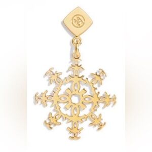 CHANEL Gold Snowflake Motif Pendant Earring